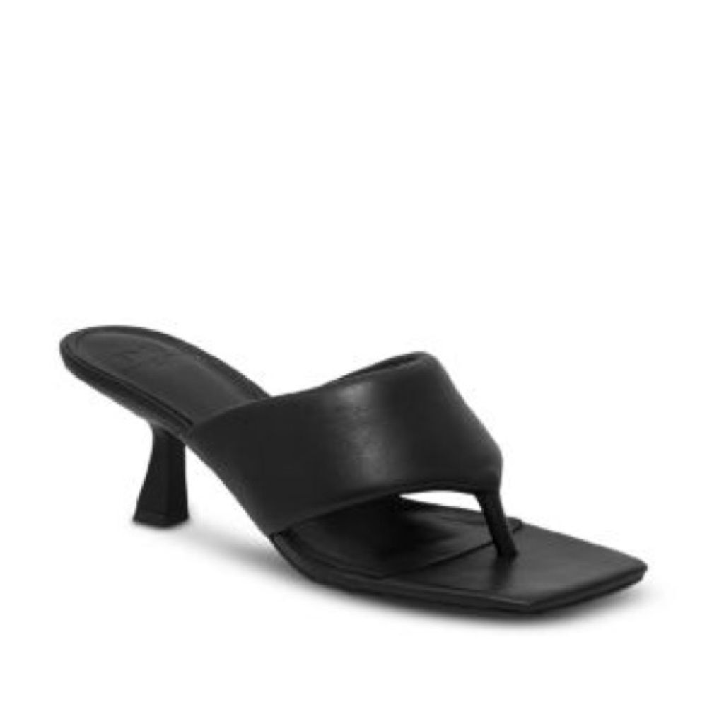 Marc Fisher Black Puffy Tong Sandals Kitten Heels Sz 8.5 Cruise Vacation Chic